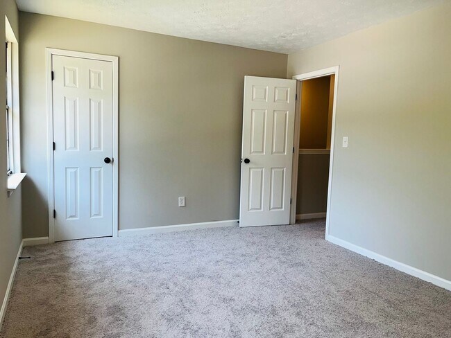 Building Photo - Location, location, location! Renovated townhome near Downtown Douglasville! Must See!