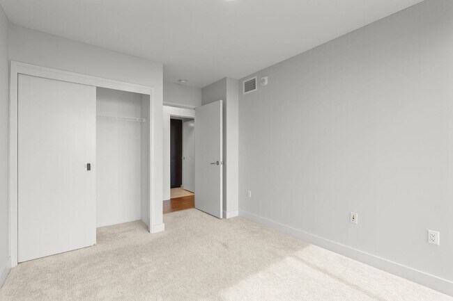 Building Photo - Beautiful Ocean View 2-Bedroom / 2-Bathroo...