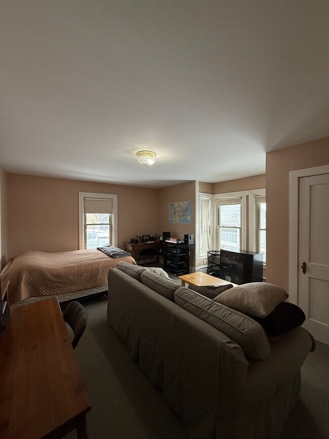 Building Photo - Available NOW: First floor unit - 1 bed/1 ...