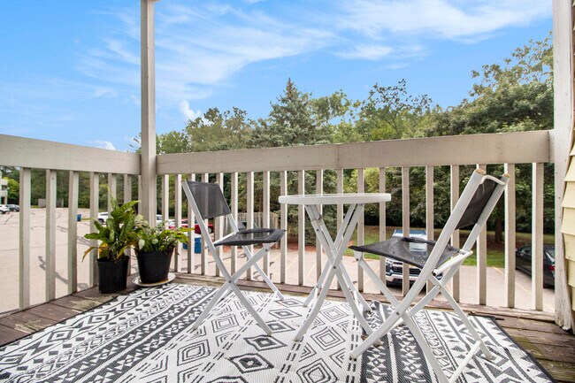 Building Photo - 2221 S Huron Pkwy