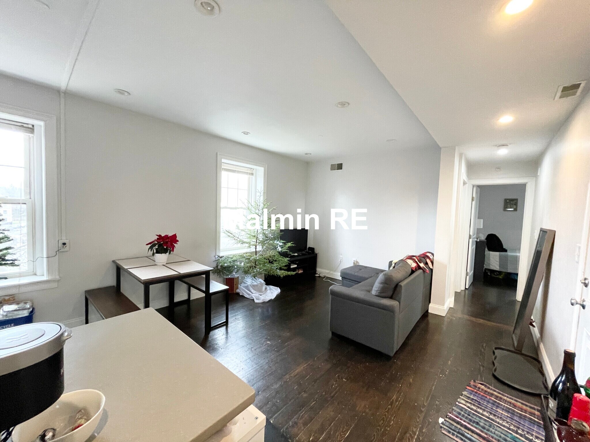 Building Photo - 998 Tremont St