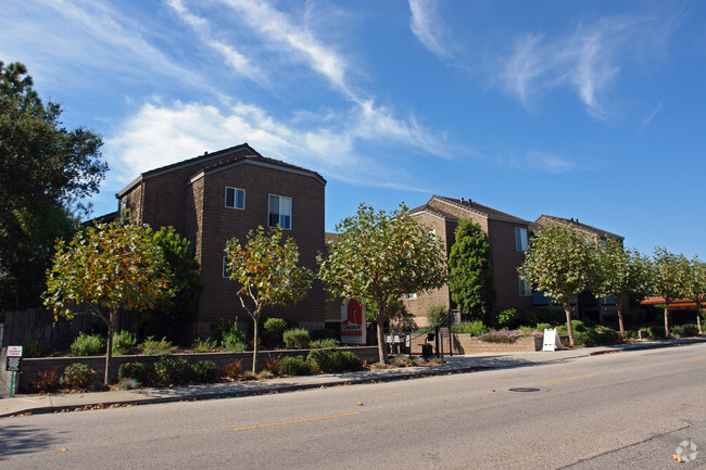 Primary Photo - Cormorant Court Apartments