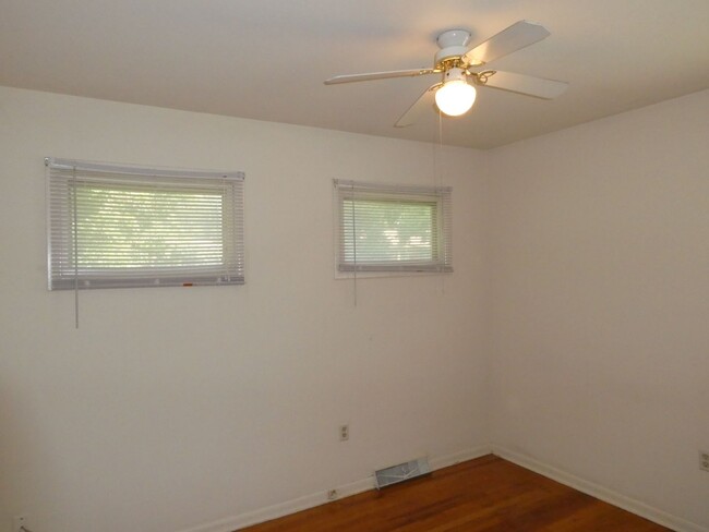 Building Photo - 2600 Braemore Rd