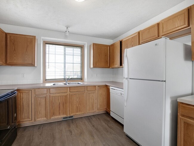 Building Photo - New Carpet* New Luxury Vinyl Plank* New Qu...