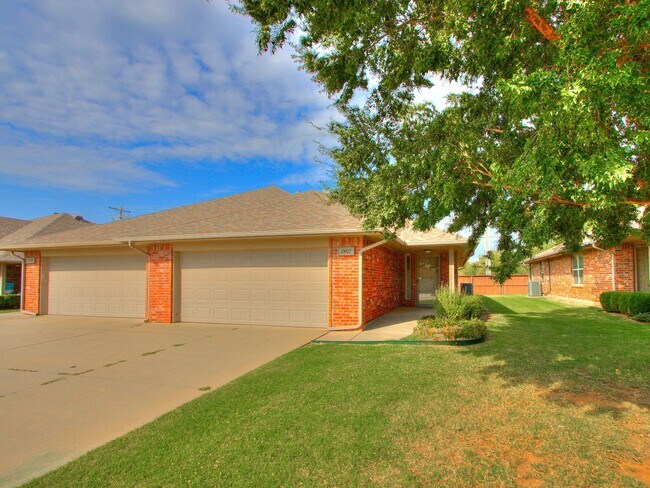 Building Photo - 2409 Kyle Robert Ln