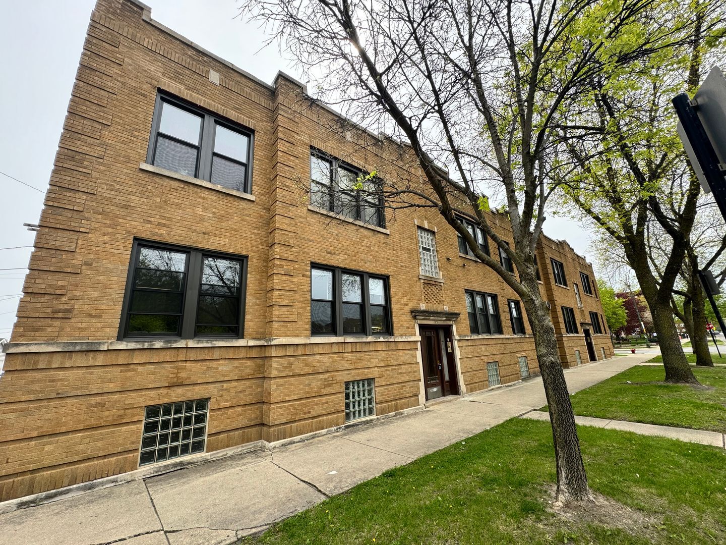 Building Photo - 2609 N Kostner Ave