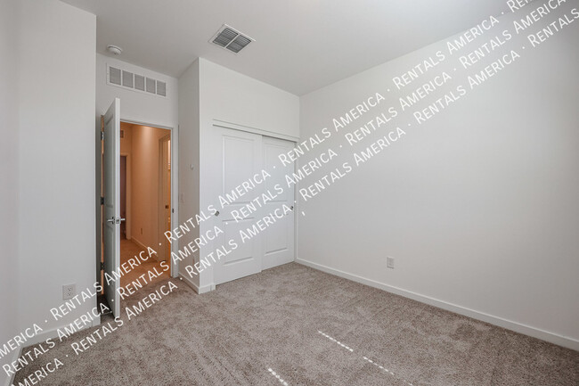 Building Photo - 15990 W Gray Fox Trl