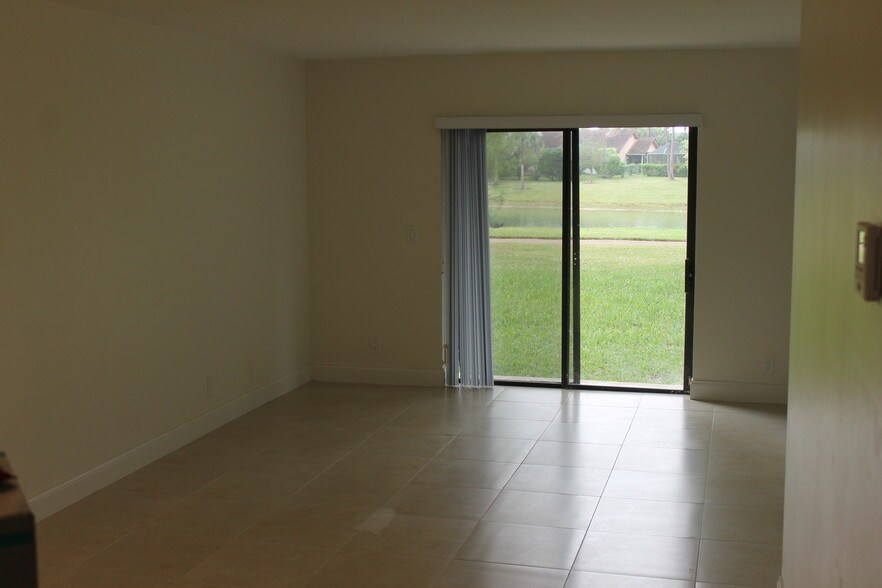 Building Photo - 21900 Lake Forest Cir