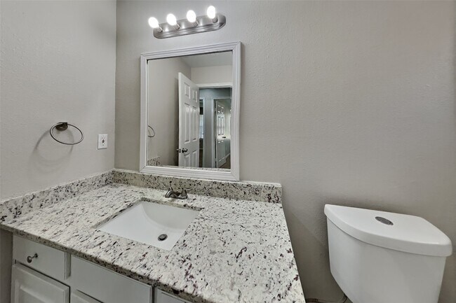 Building Photo - 2811 Pineleaf Dr
