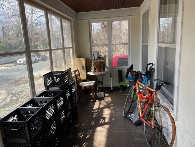 Building Photo - 5-Bedroom House Close to U of M Campus