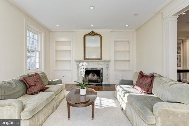 Building Photo - 2425 California St NW