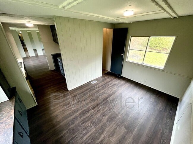 Building Photo - 9049 County Rd 427