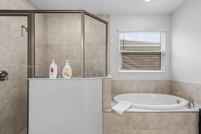 Building Photo - 425 Coral Reef Pl