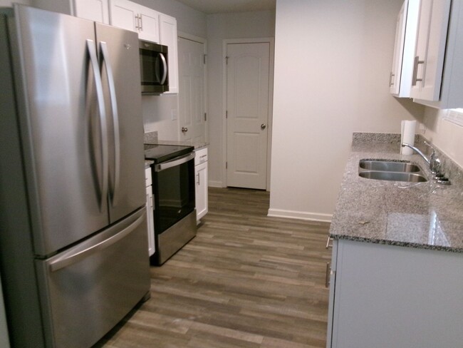 Building Photo - Almost New House for Rent in Lexington!