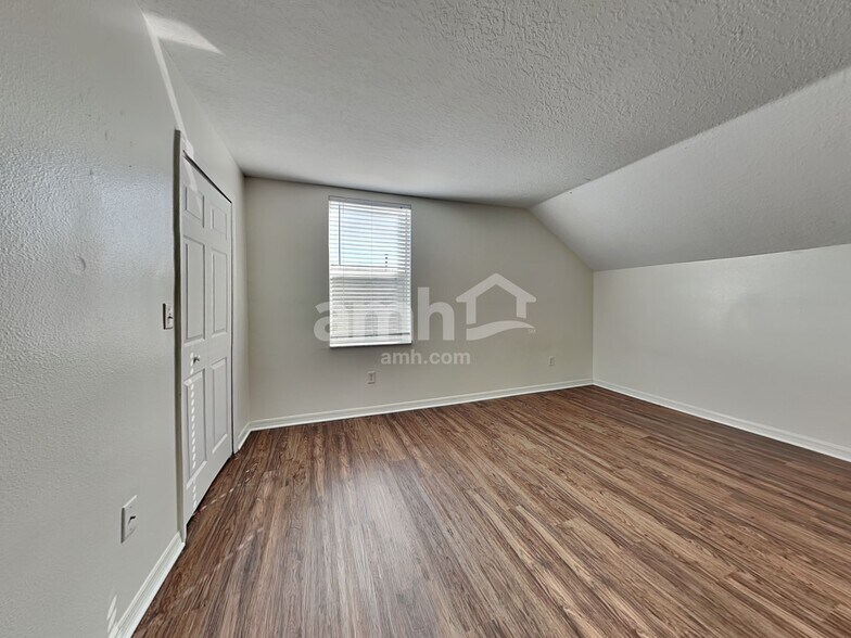 Building Photo - 6516 Summer Cove Dr