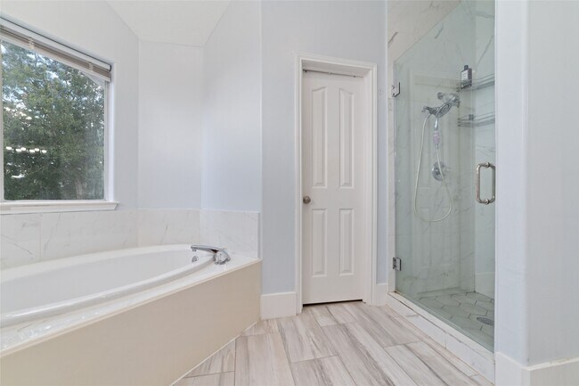 Building Photo - 5214 Bay Pines Dr