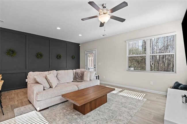 Building Photo - 2830 Ridgeview Dr