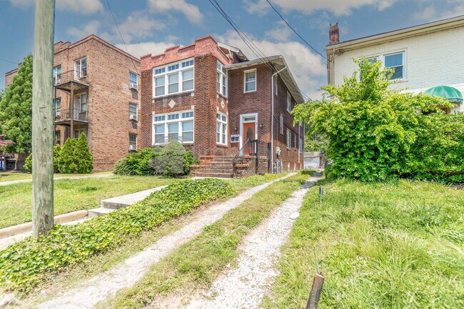 Building Photo - 1706 Hampton Blvd