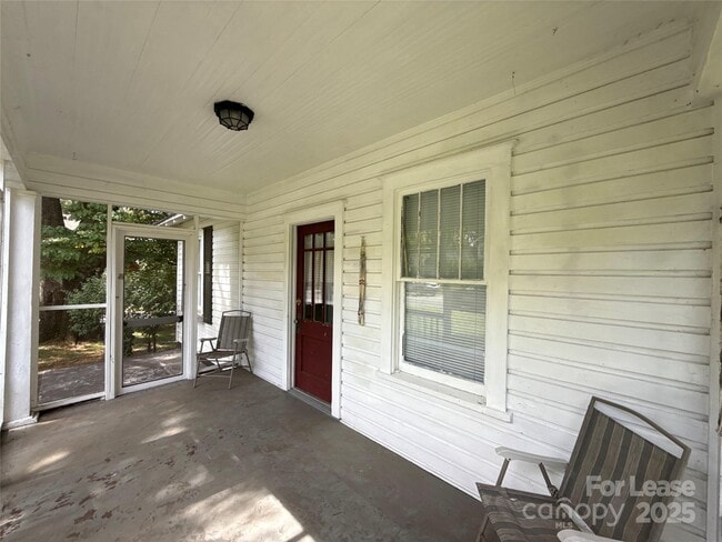 Building Photo - 2214 Floral Ave