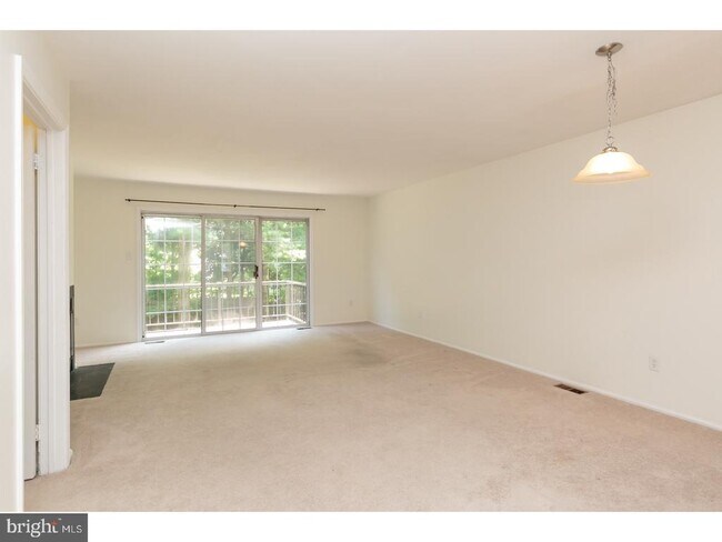 Building Photo - 122 Camber Ln