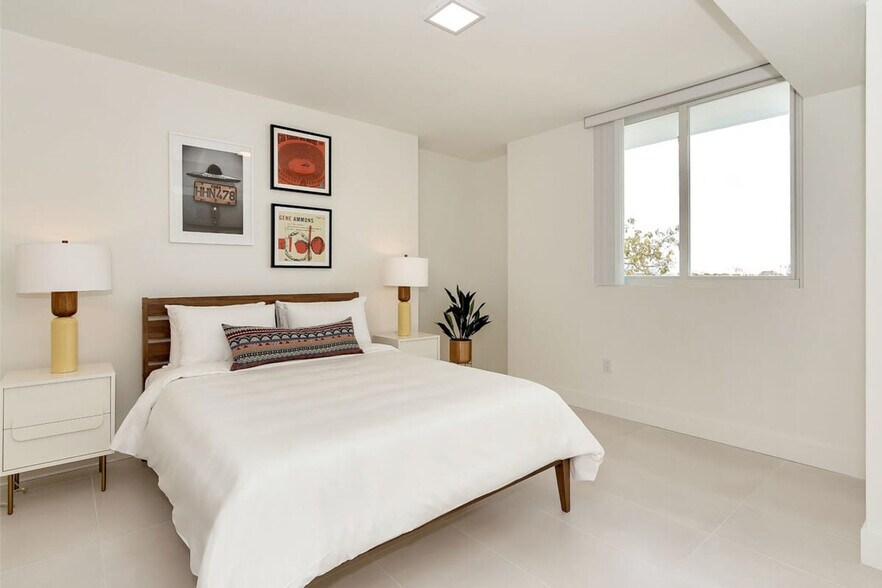 Primary Photo - 1710 SW 27th Ave
