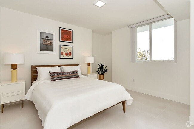 Building Photo - 1710 SW 27th Ave