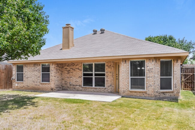 Building Photo - 605 Crestview Ct