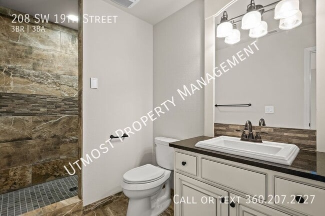 Building Photo - 208 SW 19th St