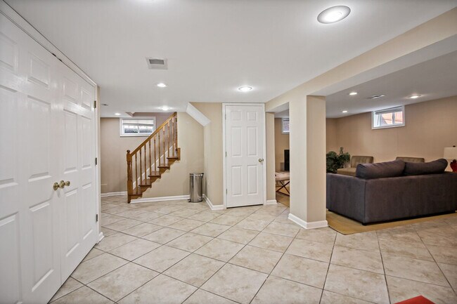 Building Photo - 2757 Greenway Blvd
