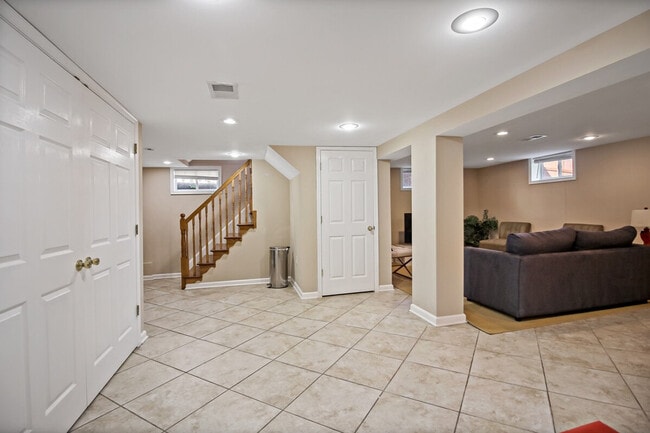 Building Photo - 300 Lawton St