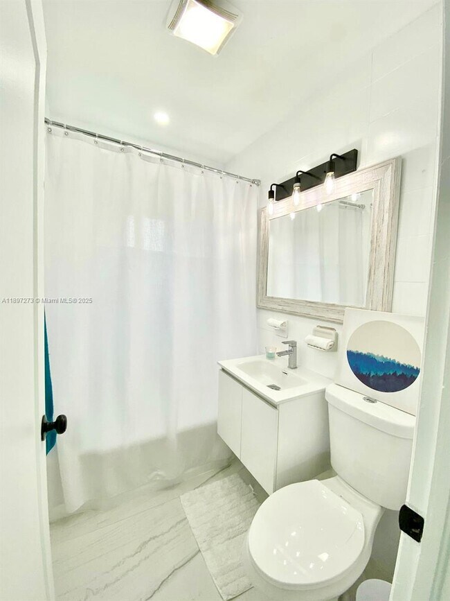 Building Photo - 8270 NE 1st Pl