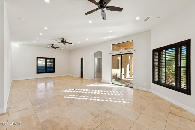 Building Photo - 11407 E Bellflower Ct