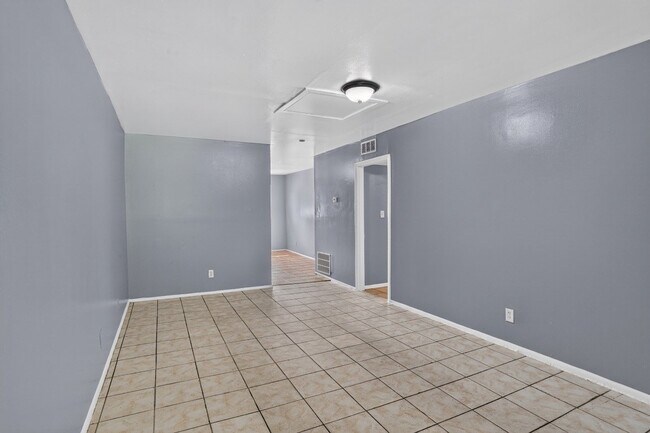 Building Photo - 609 Allen Dr