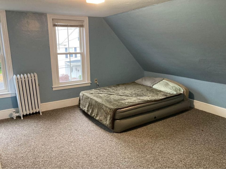 Building Photo - 64 Valley St