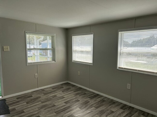 Building Photo - 17031 US-301