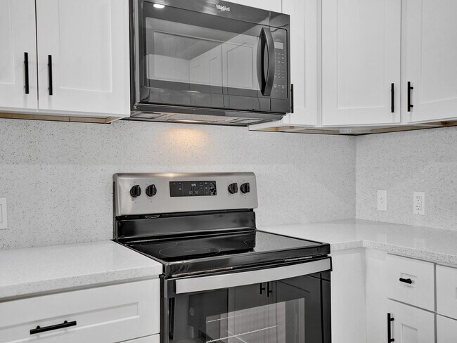 Building Photo - 17 Mansfield F