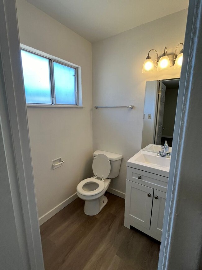 Building Photo - 304 Tennyson Dr