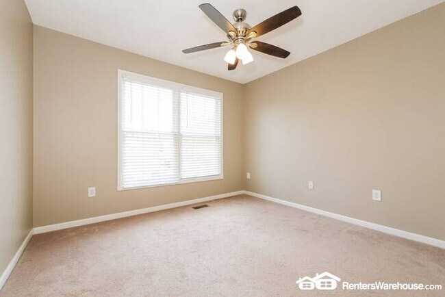 Building Photo - 4 Bed 2.5 Bath For Rent In Olathe! Availab...