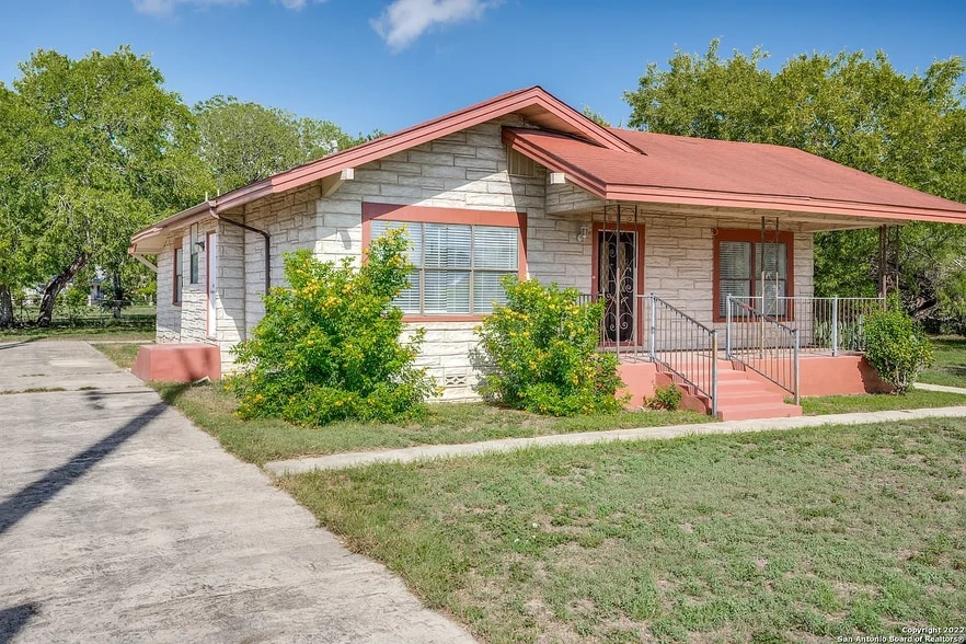 Primary Photo - 2739 SE Loop 410