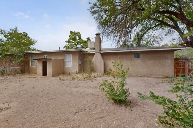 Building Photo - 1846 Henry Cir SW