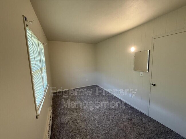 Building Photo - 13827 Ironwood Dr NW