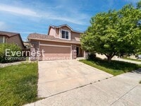 Building Photo - 3 Bed, 2.5 Bath Home with Fenced Yard & Garage / Available Soon!