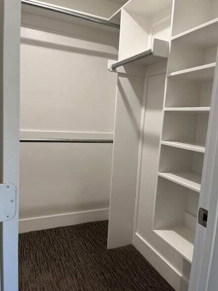 Master Closet - 10673 Brothers Ln