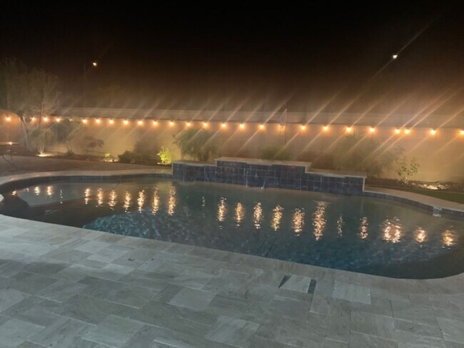Building Photo - Gorgeous 5 Bed 3.5 Bath 3 Car garage home with private pool + SOLAR in gated community in Peoria
