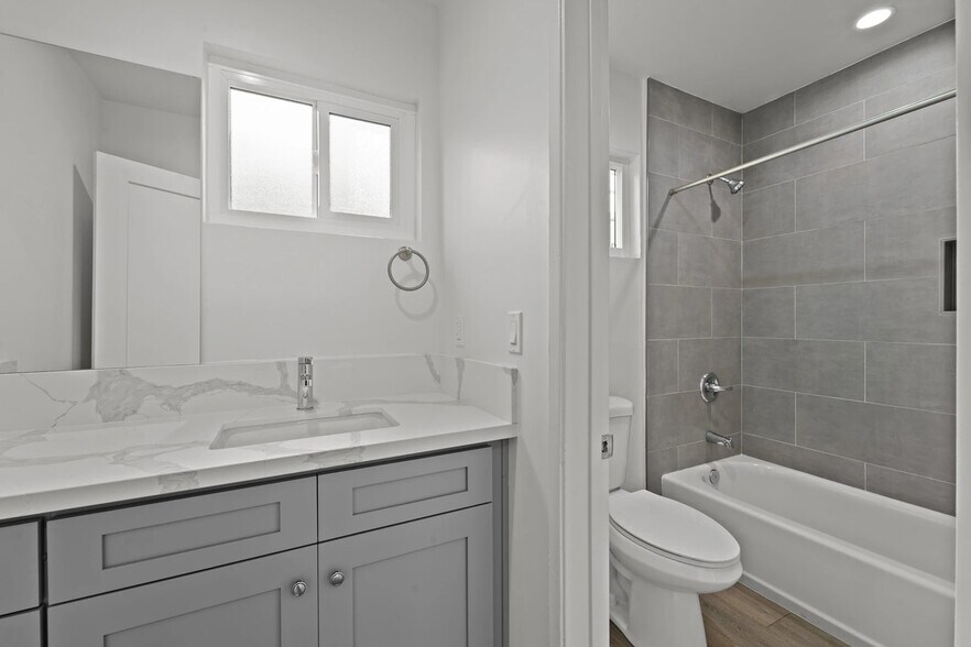 Building Photo - 1240 W 29th St