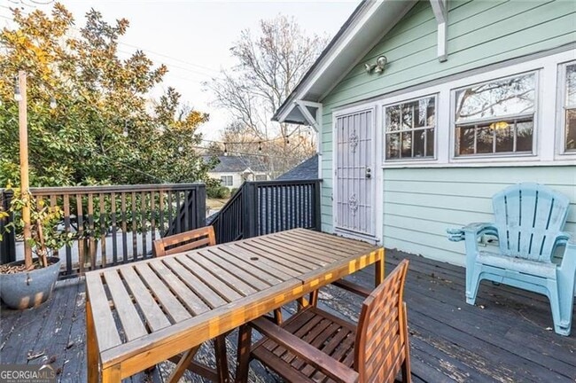 Building Photo - 976 Delaware Ave SE