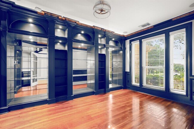 Building Photo - 6612 Casimir Cove