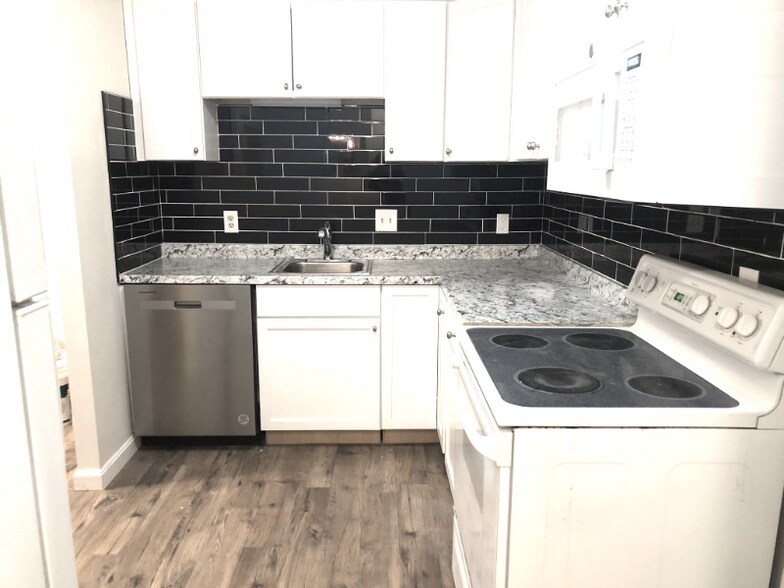 Building Photo - 2 Strawberry Bank Rd