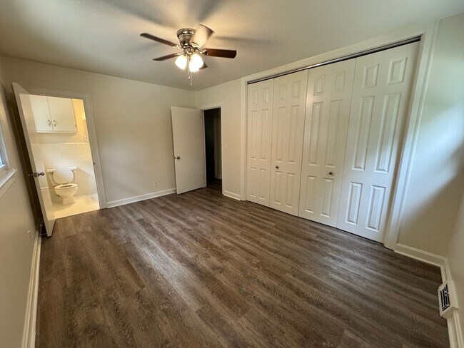 Building Photo - Renovated 4/3 House in North Hills- $1,995