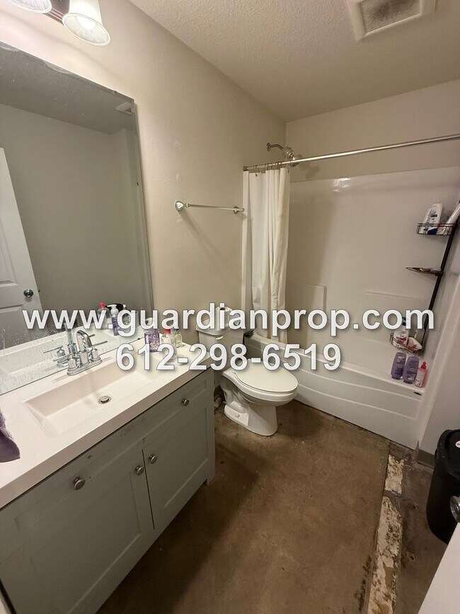 Building Photo - 7535 Cloman Way E